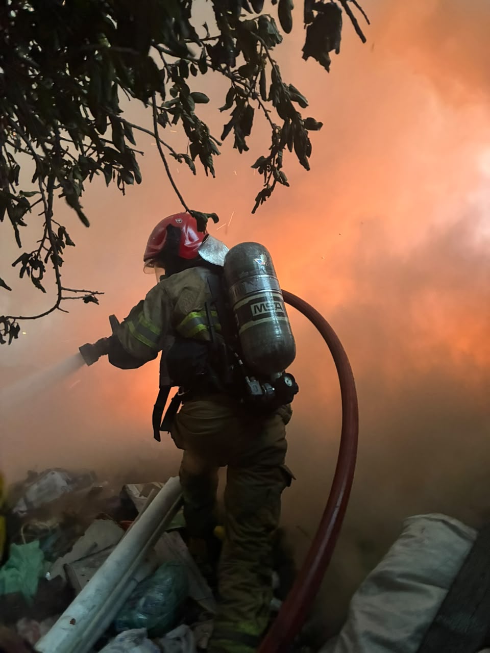 Incêndio destrói galpão de reciclagem em Belo Horizonte