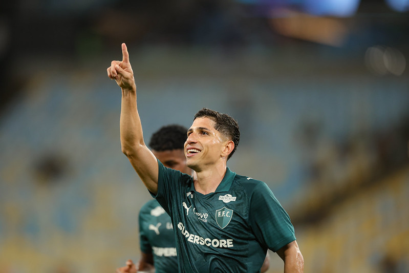 Com três de Savarino, veja melhores momentos de goleada do Fluminense