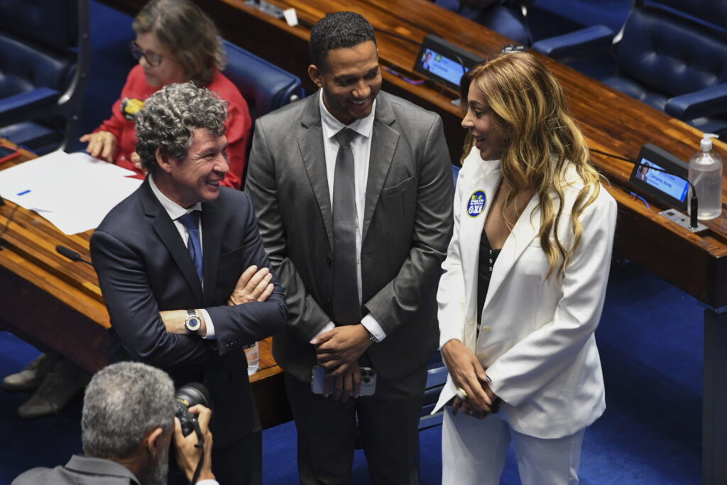 Deputados Erika Hilton (Psol-SP) e Reginaldo Lopes (PT-MG), e o deputado eleito pelo Rio de Janeiro, Rick Azevedo acompanham vota&ccedil;&atilde;o pelo fim da escala 6x1