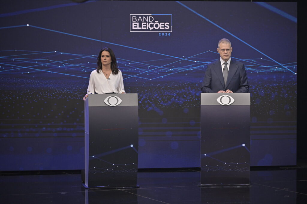 Adriana Araújo e Eduardo Oinegue no debate da Band