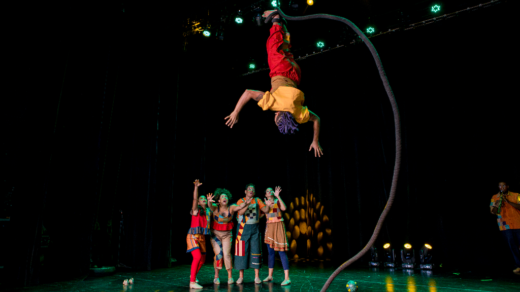 Circo de Ébanos apresenta o espetáculo — Divulgação