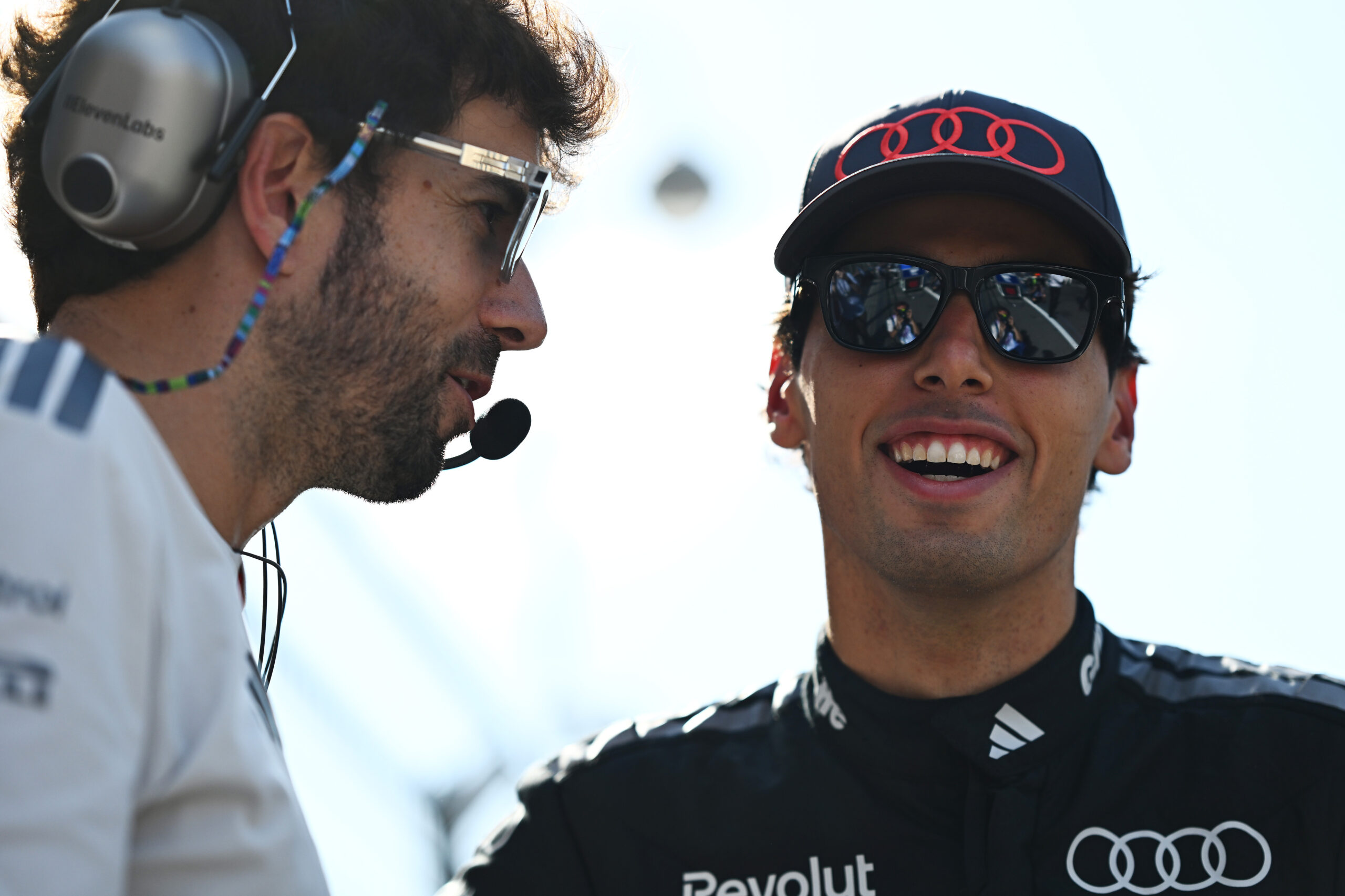 Bortoleto celebra P10 no GP do Bahrein e mira pontos com a Audi