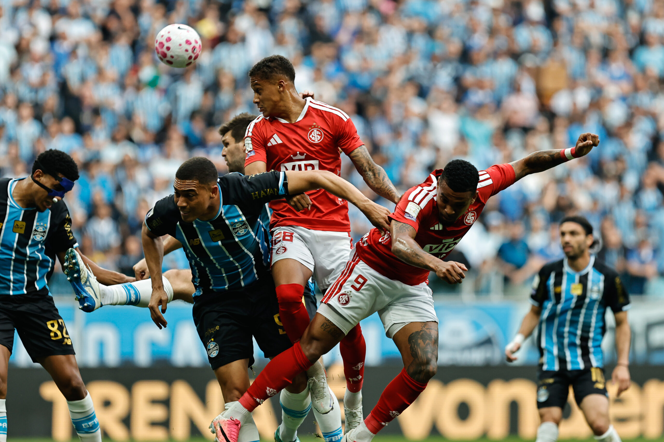 Grêmio e Inter fazem 'Gre-Nal dos desesperados' no Brasileirão; ouça na RB