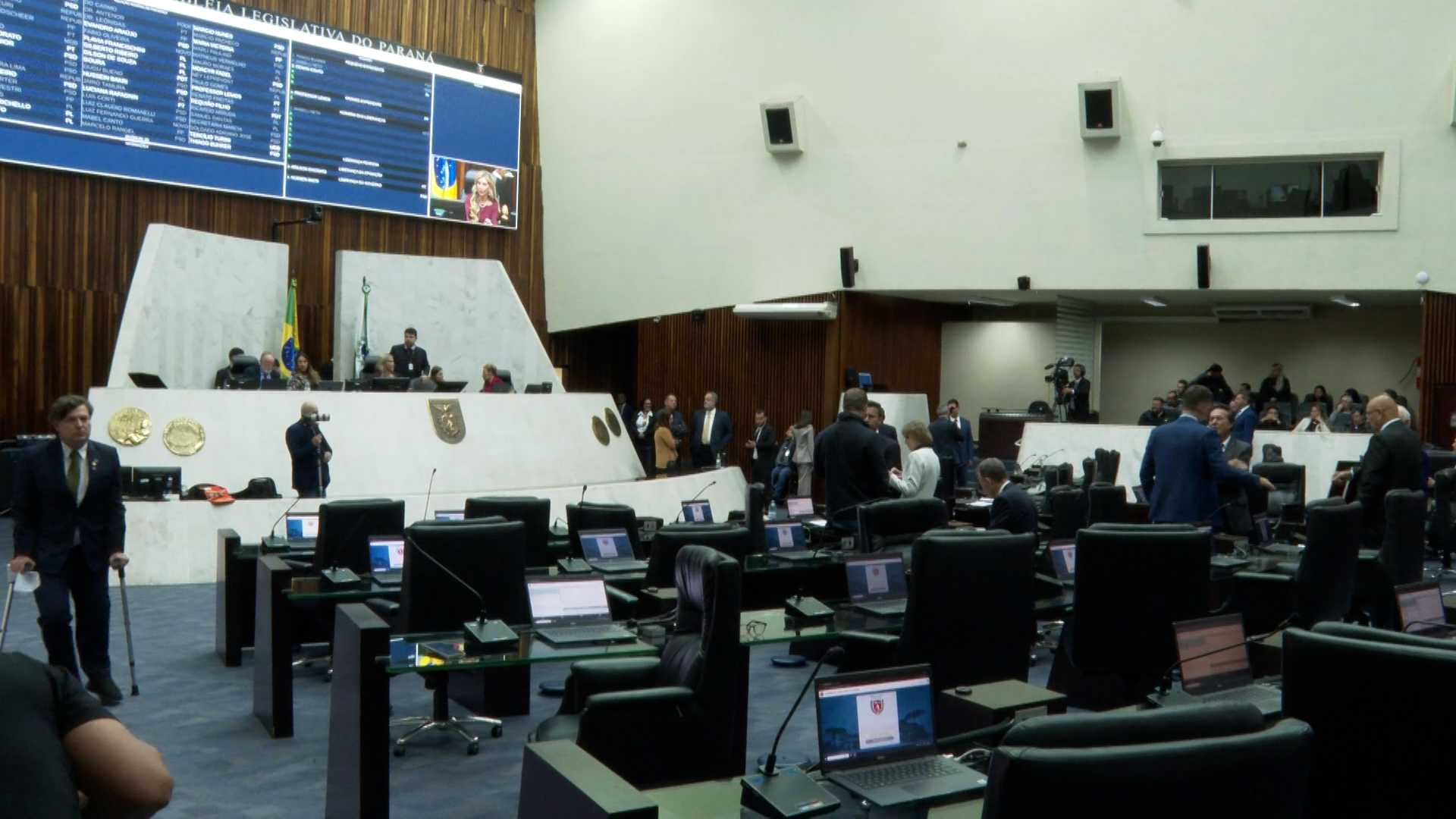 Alep retoma sessões após eleições e debate renovação de 42%