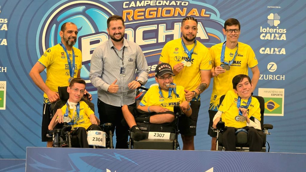 Atletas do Instituto Athlon ocupam o pódio do campeonato regional de bocha paralímpica. Créditos: Instituto Athlon.