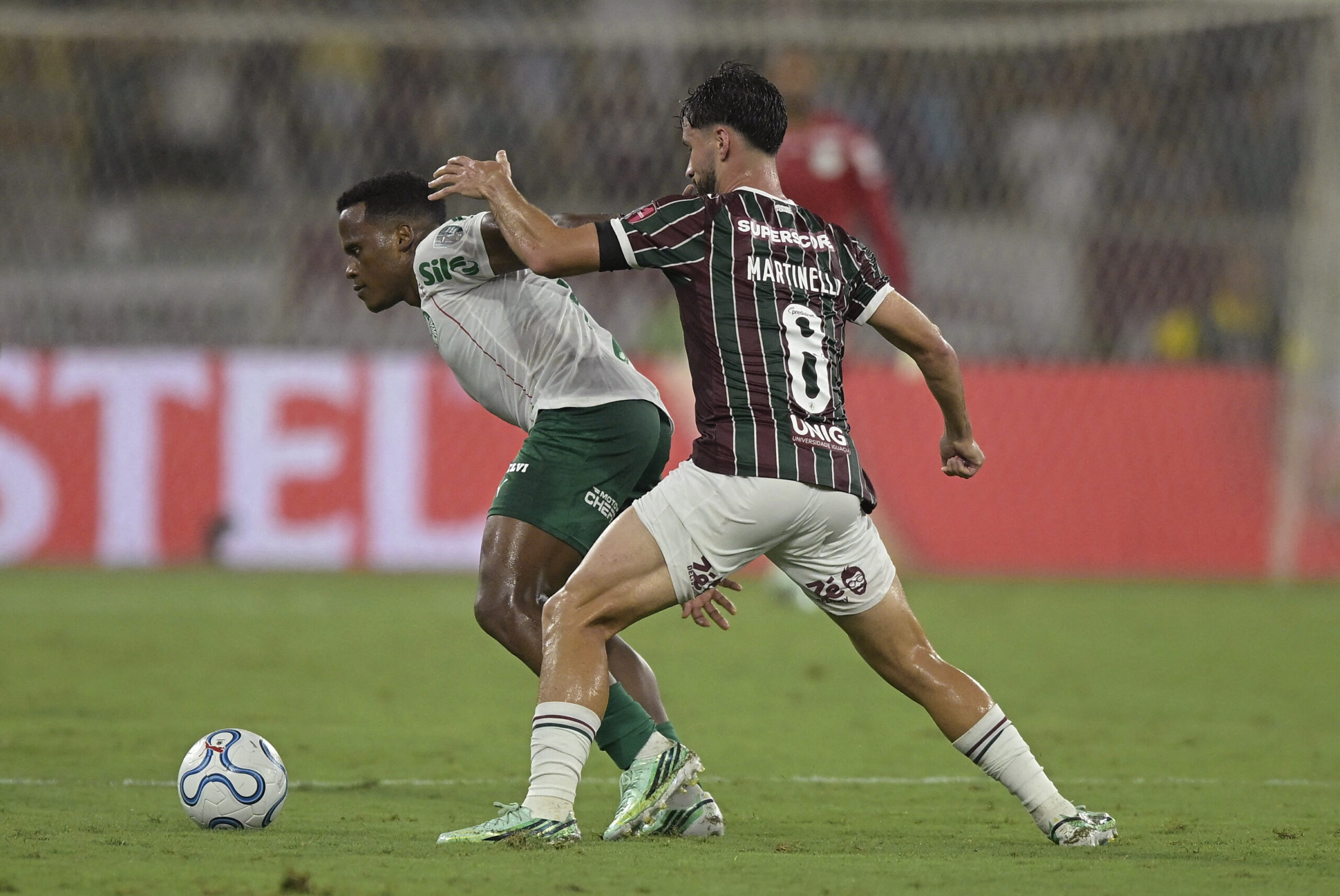 Arias é vaiado, joga mal e critica torcida do Fluminense: "Tem amnésia"