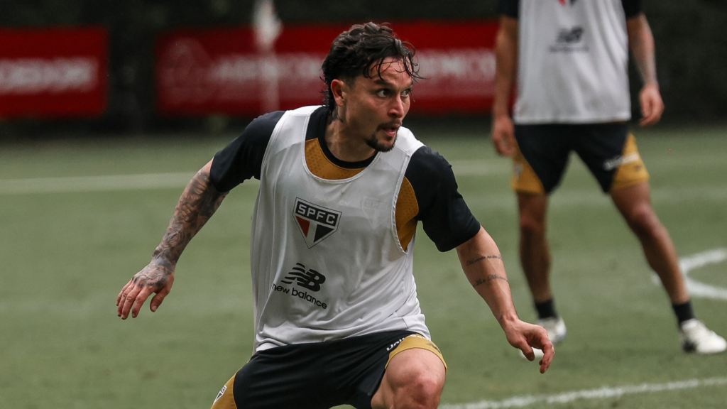 Artur, atacante do São Paulo