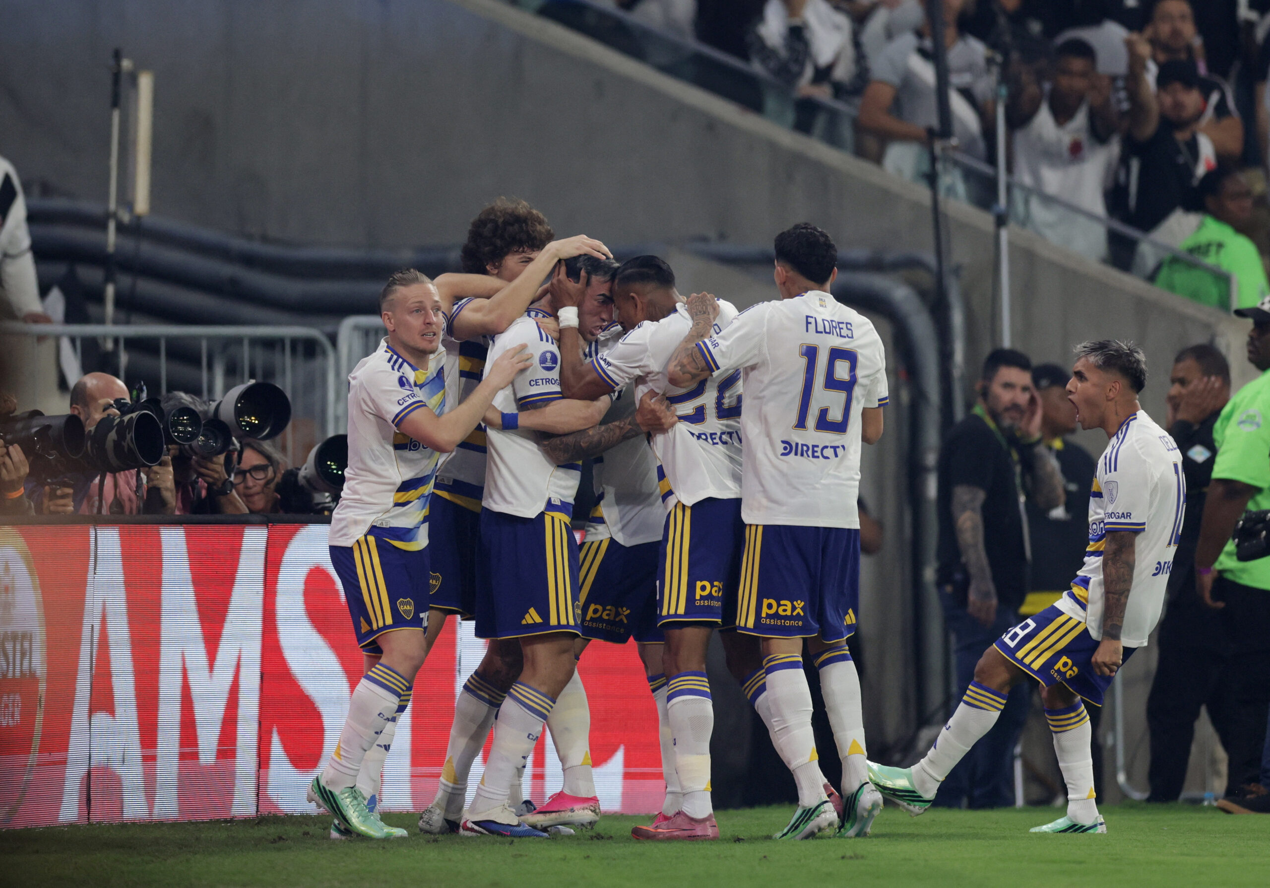 Boca aproveita erros do Vasco, vence e vai para final da Sul-Americana