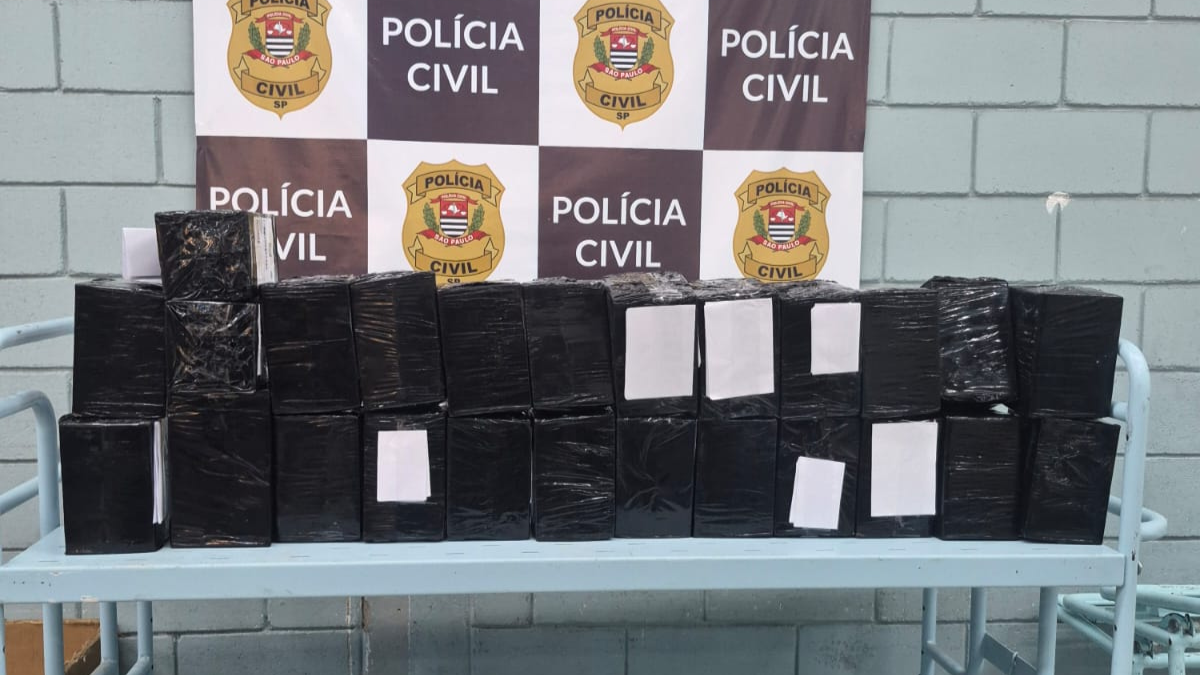 Polícia apreende frascos de produtos com suspeita de falsificação em SJC