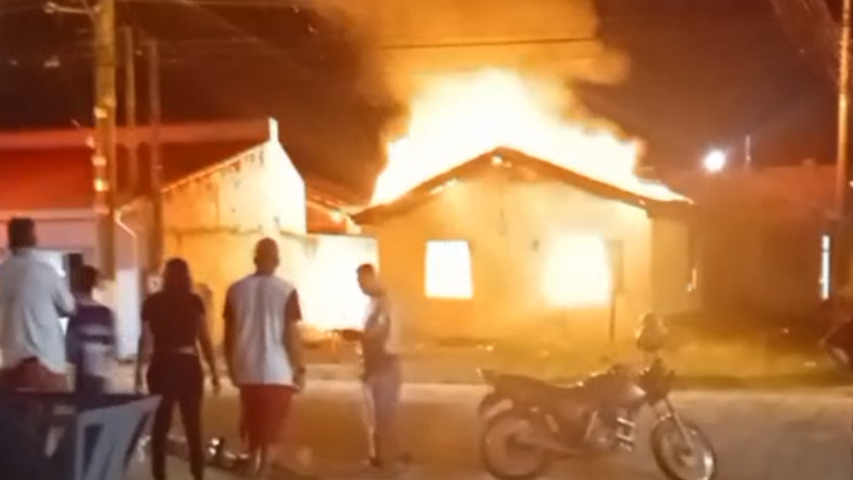Incêndio atinge residência em Cachoeira Paulista; ninguém se feriu