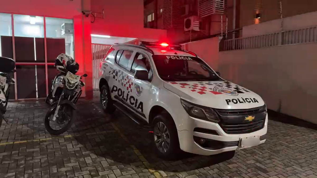 Homem é preso em flagrante após matar companheira de 33 anos em São José
