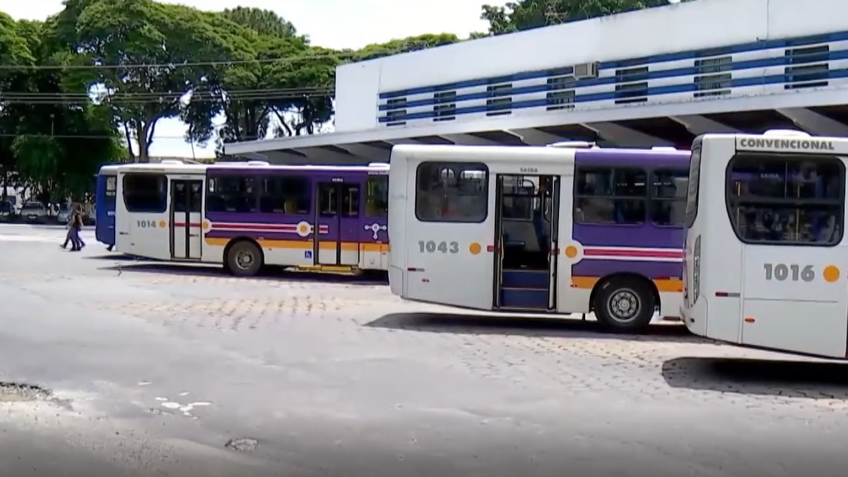 Paralisação de ônibus em Taubaté continua após atraso no pagamento