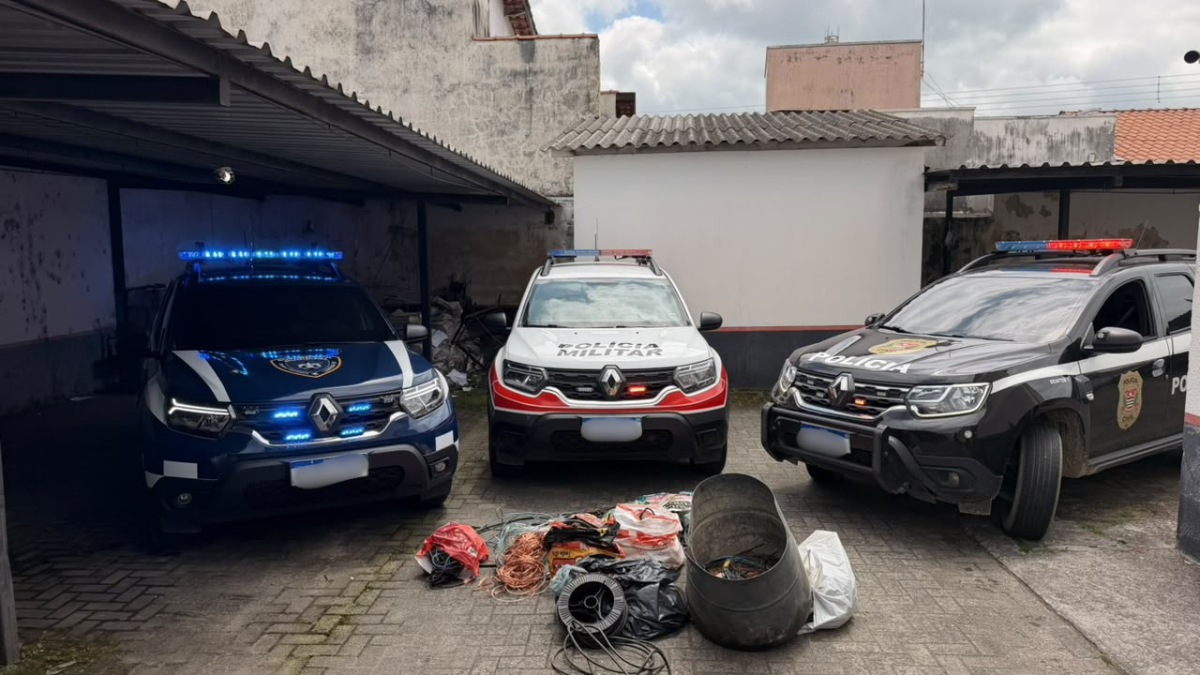 Operação em ferros-velhos apreende 98 kg de fios de cobre em Lorena