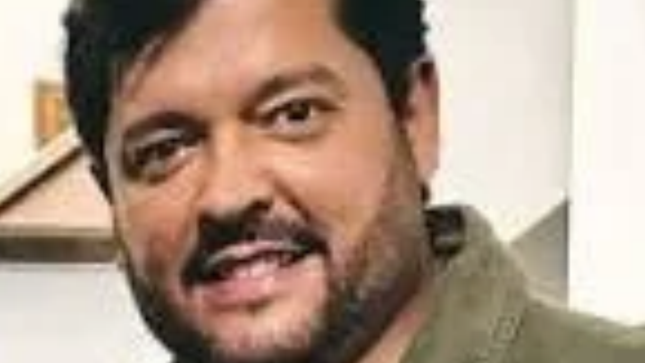 Defesa de cantor Alex se pronuncia após denúncia de ex-mulher