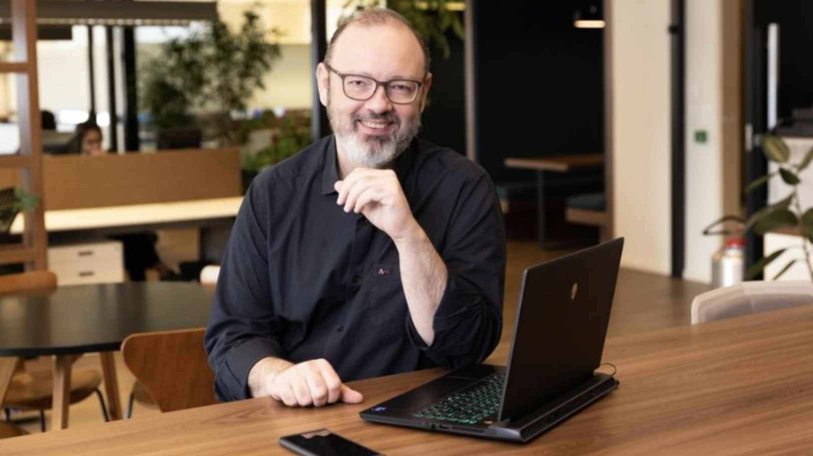 Gestão de tecnologia e pessoas: Murilo Alencar examina times enxutos