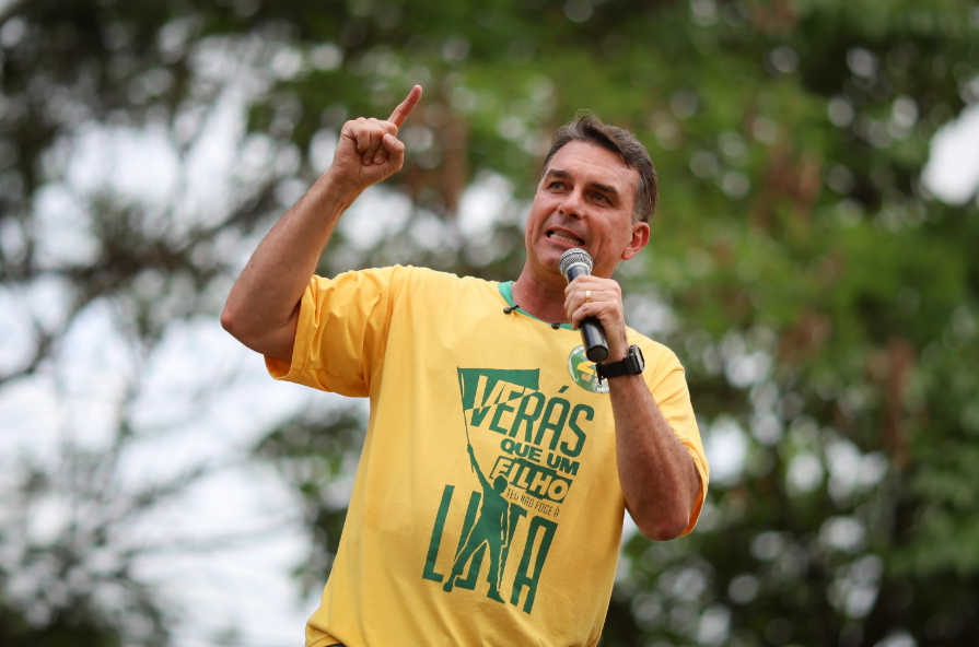 Flávio mira eleitor sem partido para o segundo turno