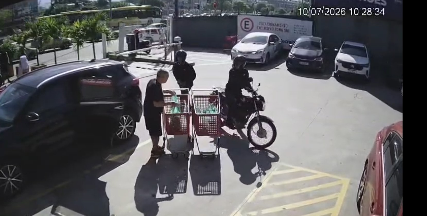 "Gangue do Ouro” usava olheiros para escolher vítimas em supermercados