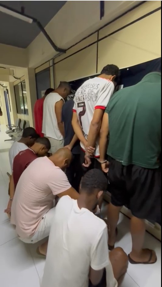 Criminosos são presos durante operação contra tráfico de drogas em Búzios