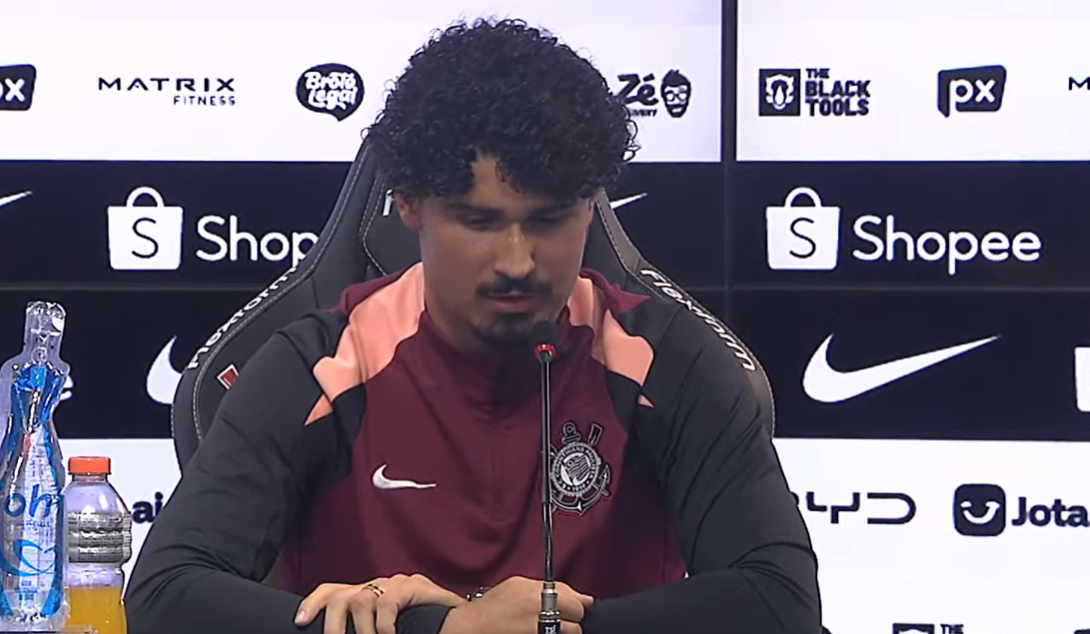 Zagueiro diz que jogadores do Corinthians “lavaram roupa suja” com Stabile