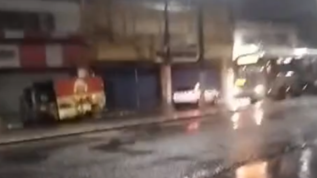 Carro invade contramão e bate em muro em Santa Luzia