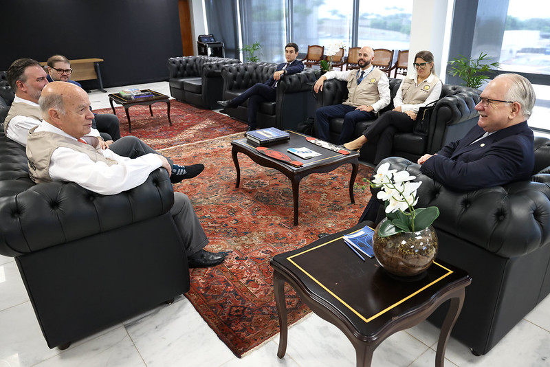 Edson Fachin recebe missão da OEA no STF e reforça segurança das eleições