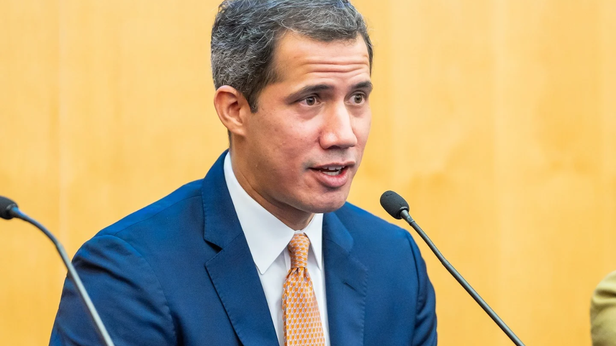 Por onde anda Juan Guaidó, venezuelano citado em carta de Flávio Bolsonaro