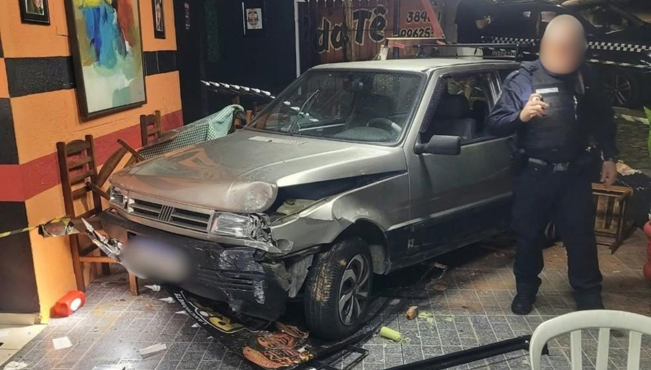 Motorista invade lanchonete e atinge cliente em Louveira