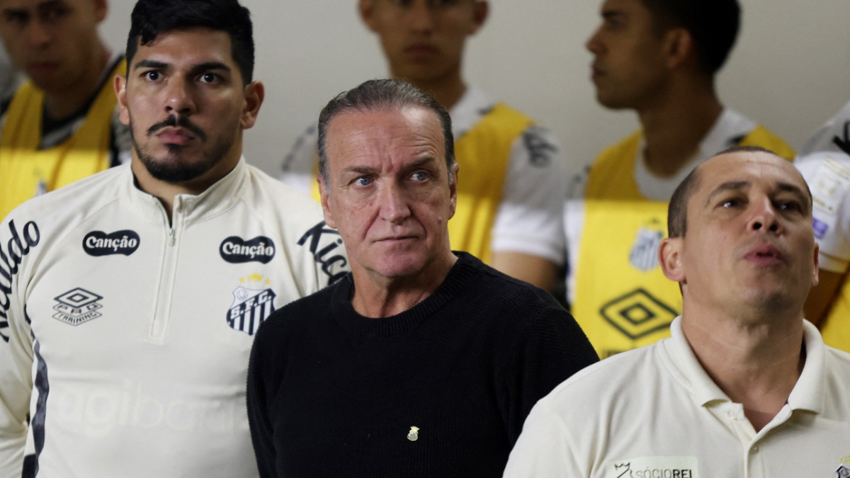 Cuca revela conversa com Neymar e fala sobre arbitragem no clássico