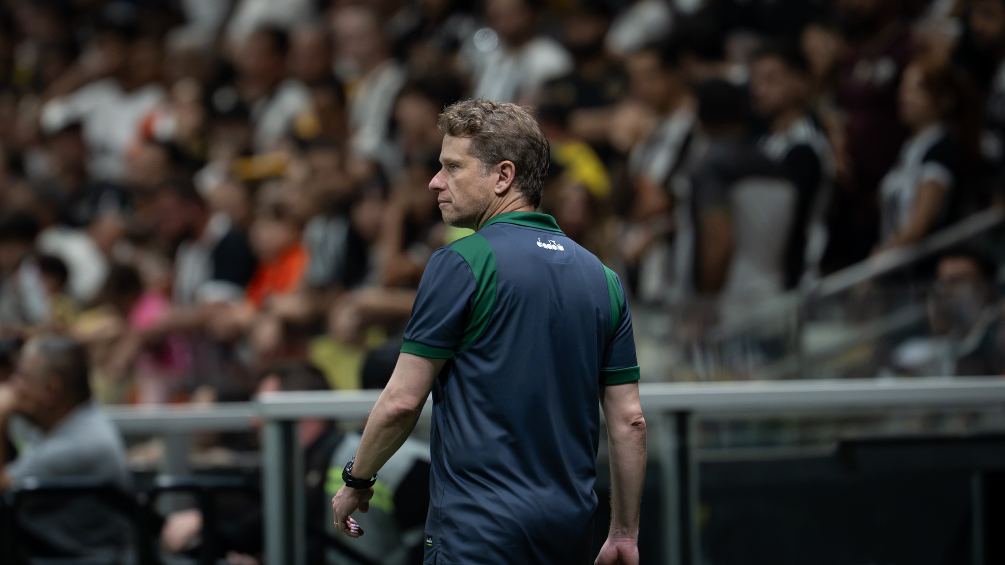 Coritiba demite Fernando Seabra após derrota para o Grêmio no Couto Pereira