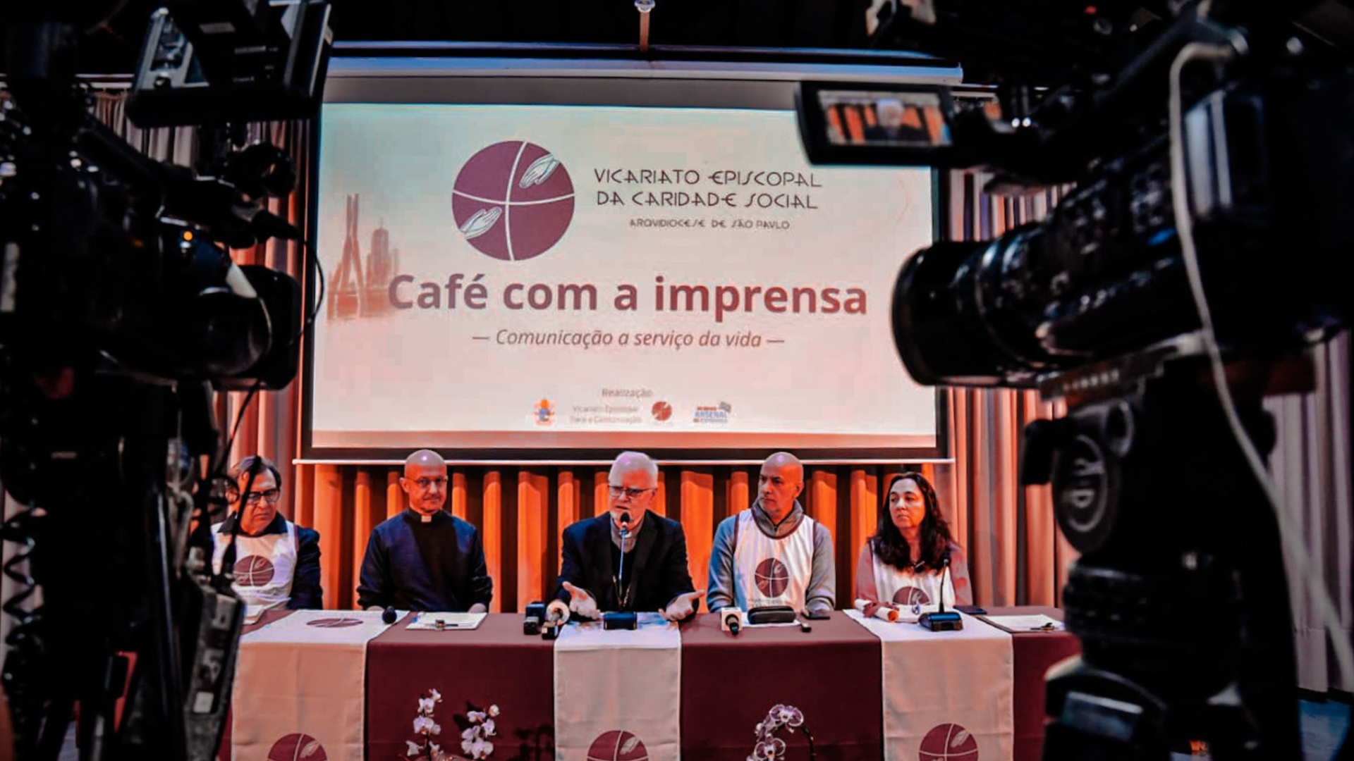 Em encontro com a imprensa, Cardeal discute desafios sociais das cidades