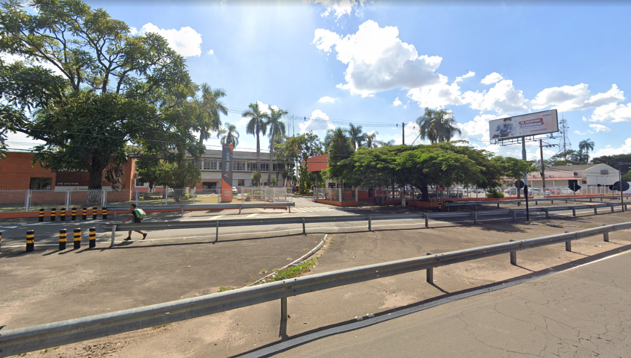 Eleitores enfrentam fila de até 1h30 para votar em faculdade de Campinas
