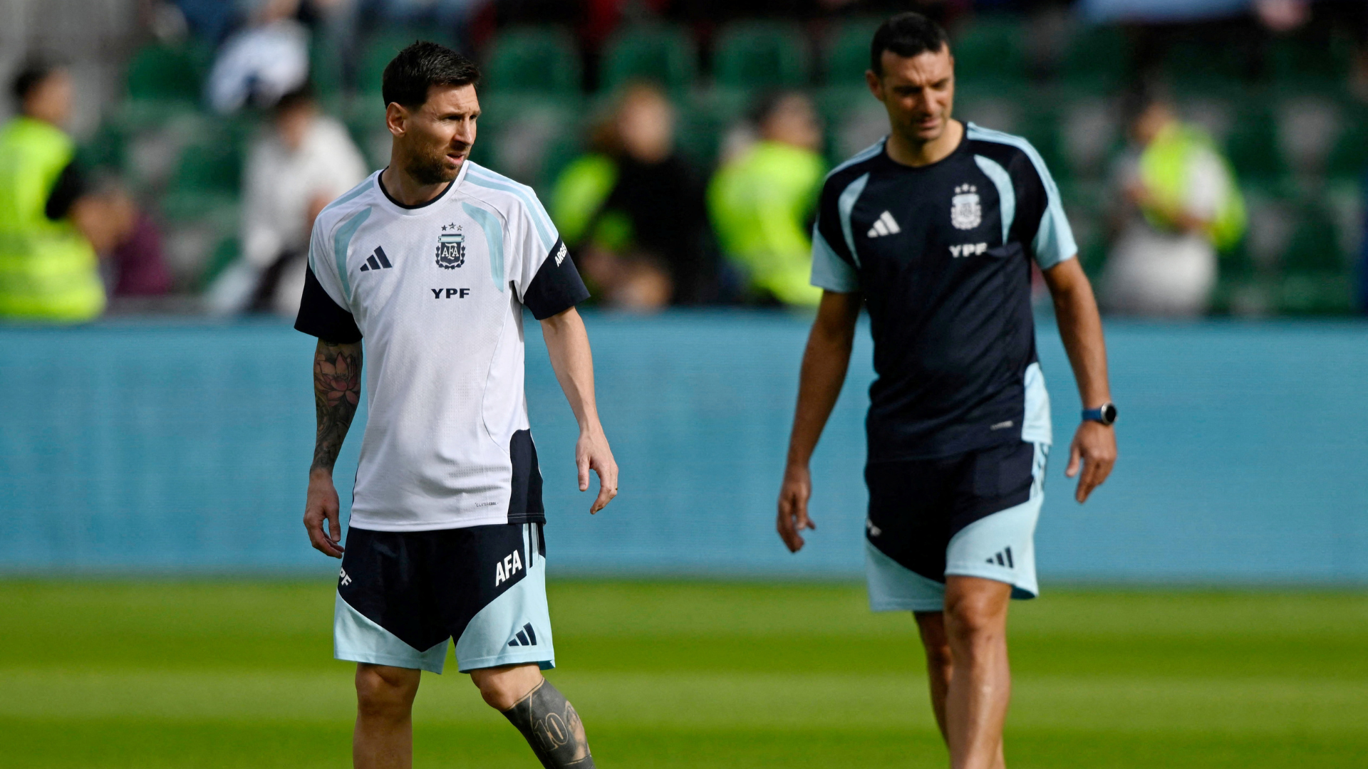 Goleiro de Benim faz 'jogo duro' para despedida de Messi em amistoso