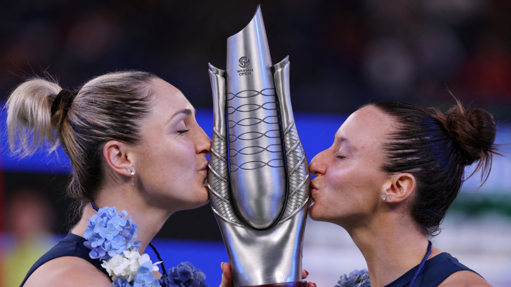 Luisa Stefani e Gabriela Dabrowski vencem o título de duplas de Wuham