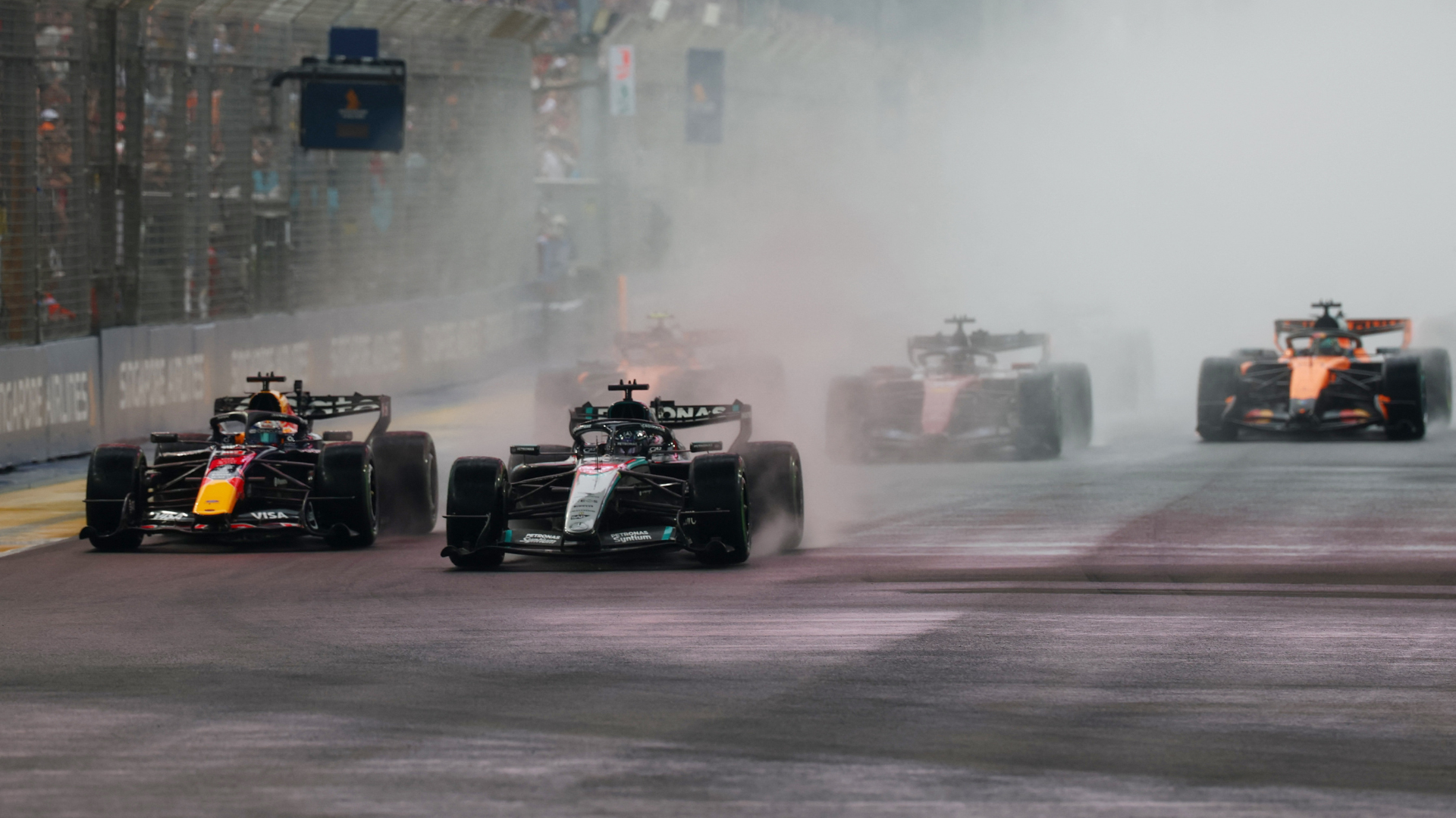 Verstappen vence sprint caótica em Singapura em prova com nove abandonos
