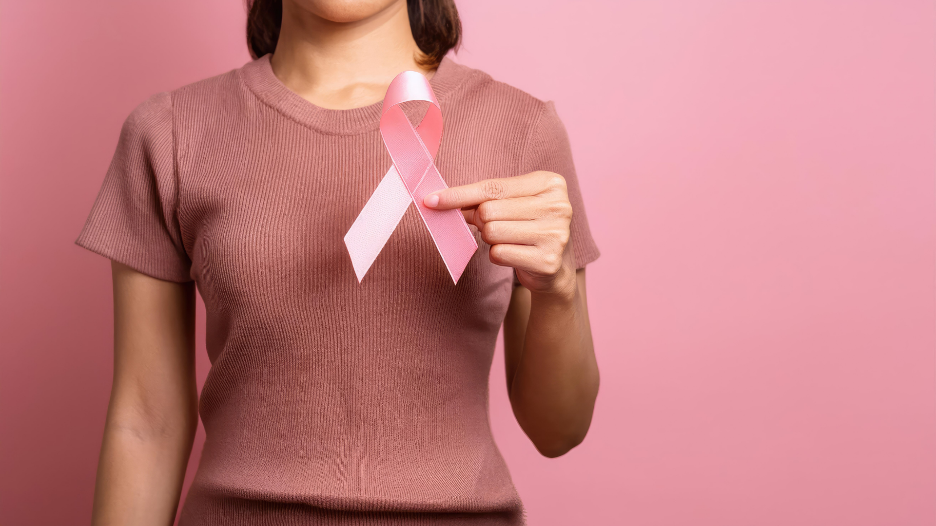 Outubro Rosa: Campanha leva exames de graça para mulheres; confira