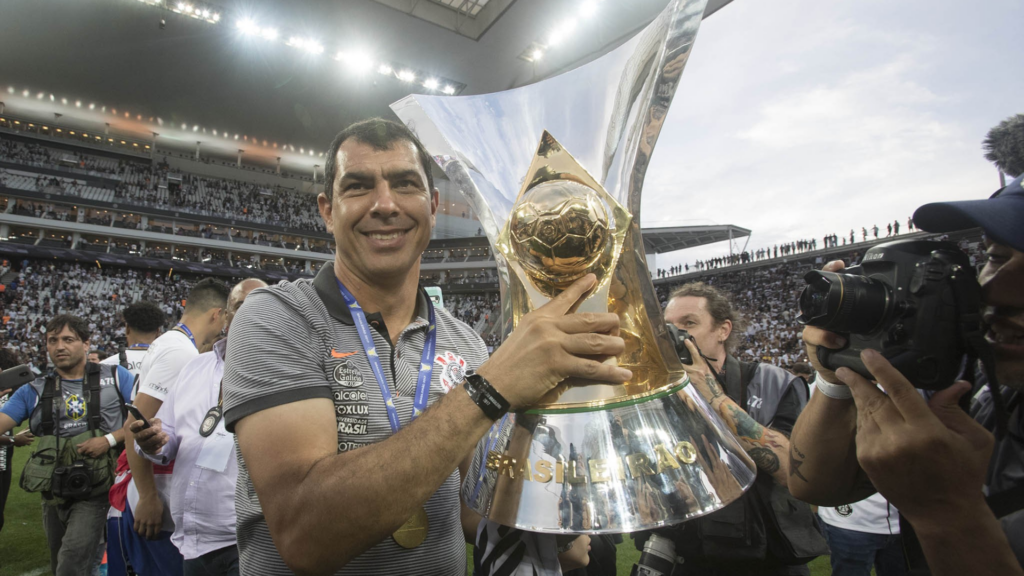 Fáio Carille foi campeão brasileiro de 2027 no Corinthians