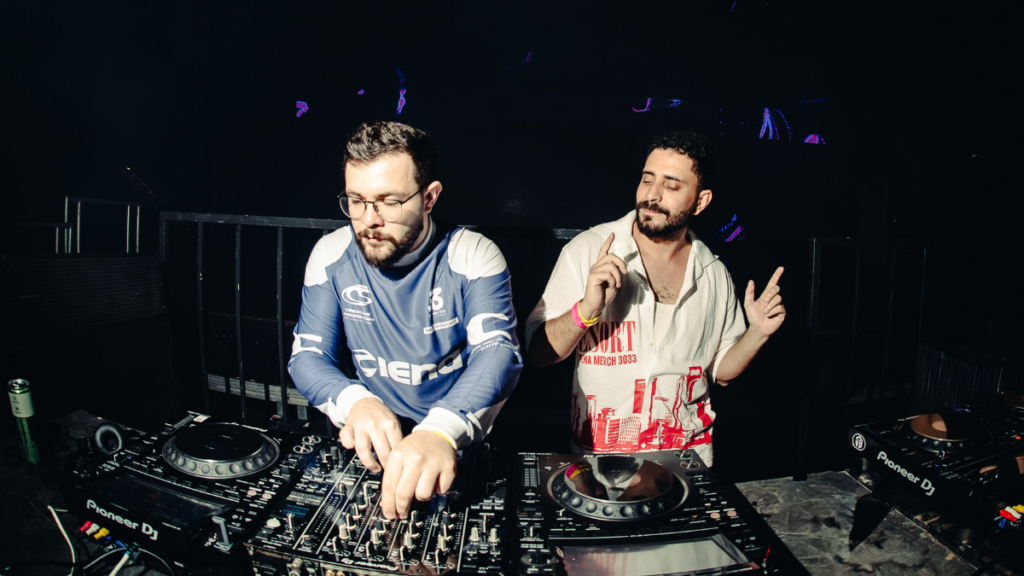 Gabriel forma o duo 'Affair Djs', com Rafael Palone, e também atua como DJ residente da Novo Affair