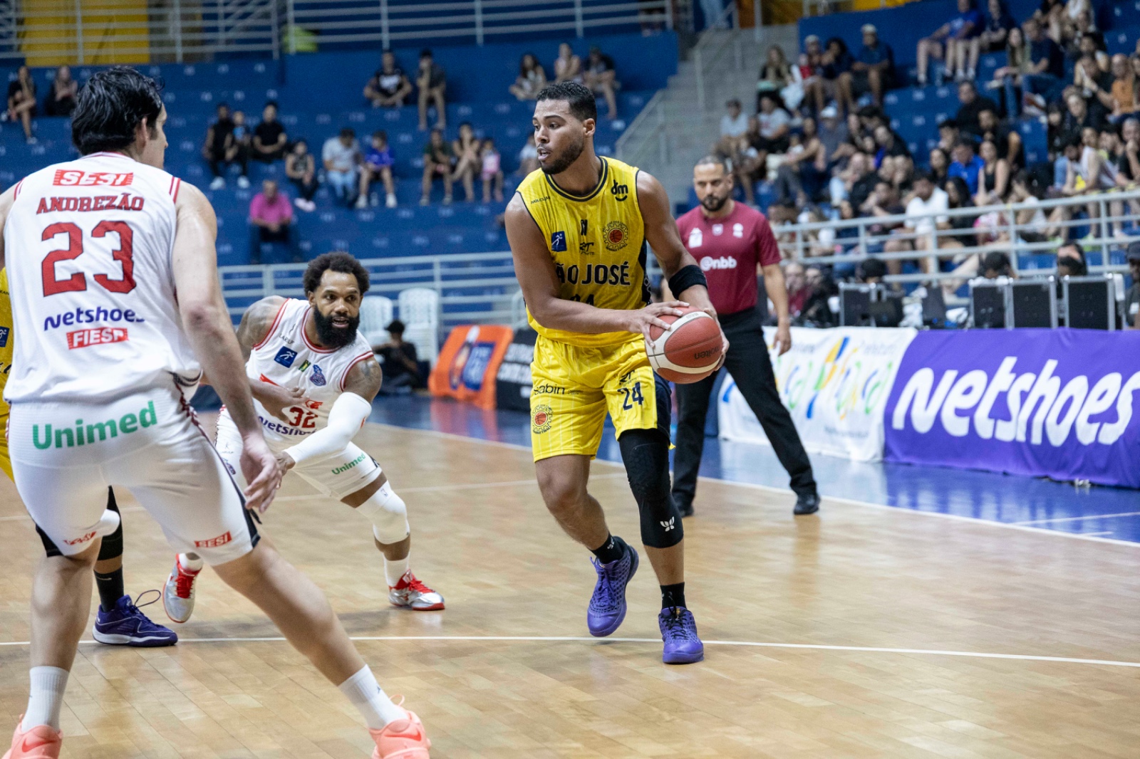 São José basketball estreia no NBB com derrota para Sesi Franca