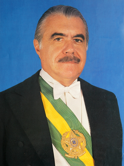 José Sarney, primeiro presidente após a redemocratização em 1985