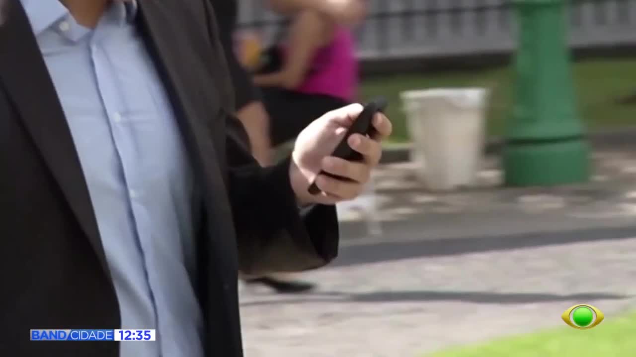 Medo de golpe faz brasileiro evitar atender o celular