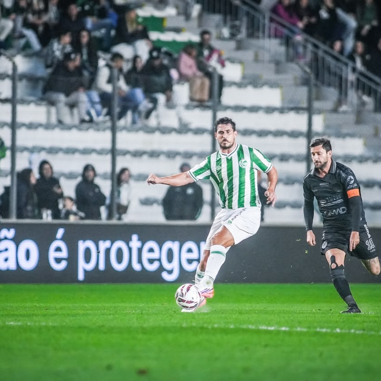 Meia ex-Botafogo faz gol e põe Juventude na liderança da Série B