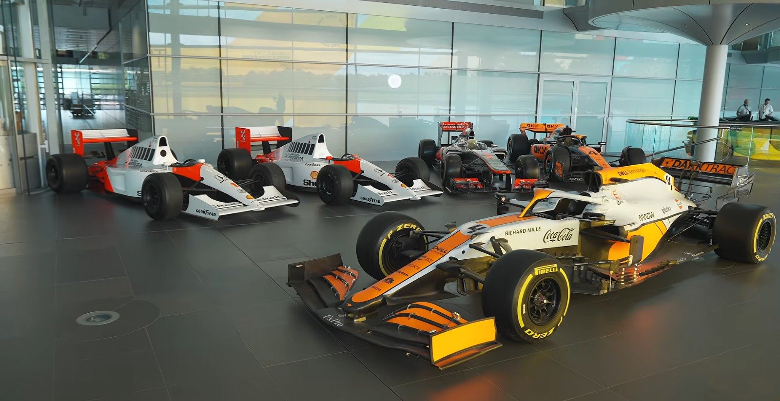 McLaren põe à venda carros guiados por Senna, Hamilton e Brad Pitt