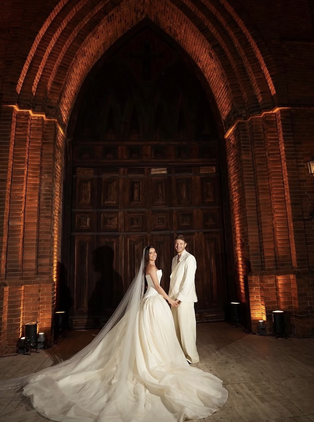 Juliette reúne famosos em casamento luxuoso com Kaique Cerveny no Recife