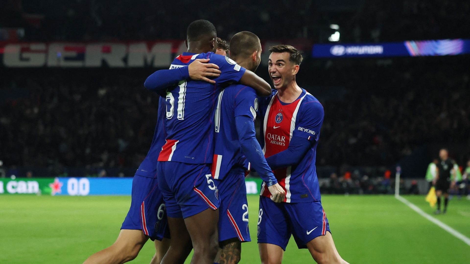 PSG vence Barcelona em jogaço de seis gols e segue líder da Champions