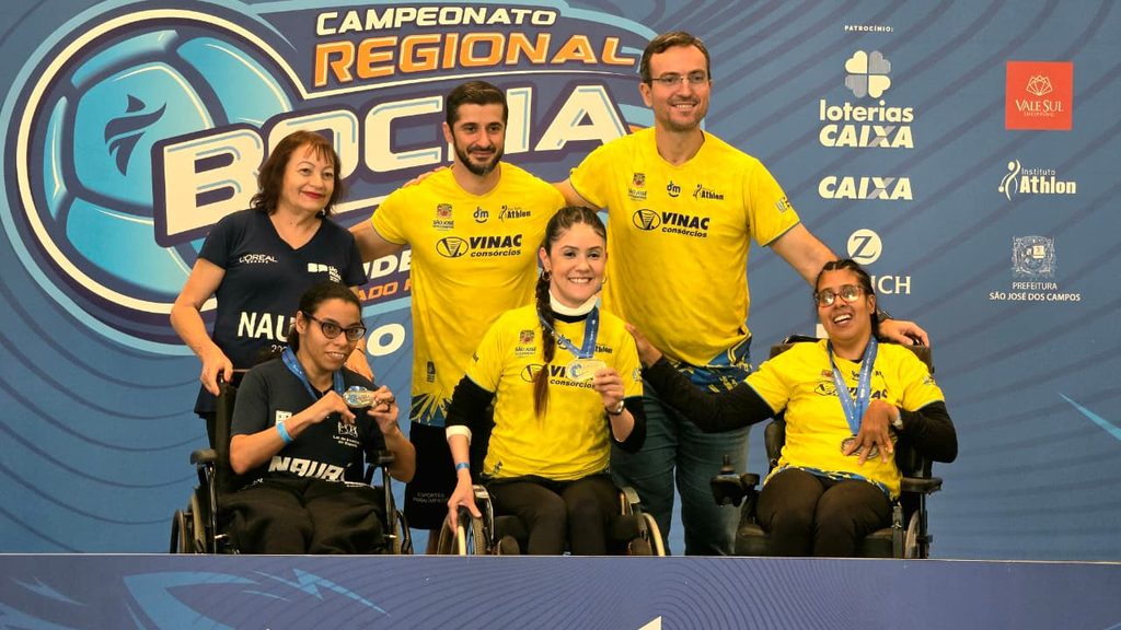 Atletas do Instituto Athlon ocupam o pódio do campeonato regional de bocha paralímpica. Créditos: Instituto Athlon.