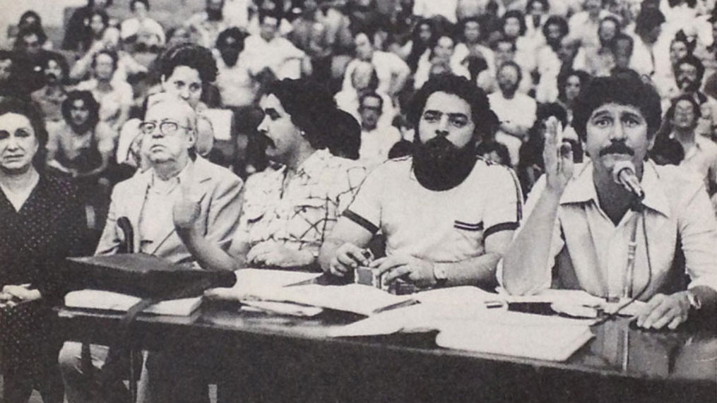 Lula no Col&eacute;gio Sion, em S&atilde;o Paulo, em 1980, durante a funda&ccedil;&atilde;o do Partido dos Trabalhadores