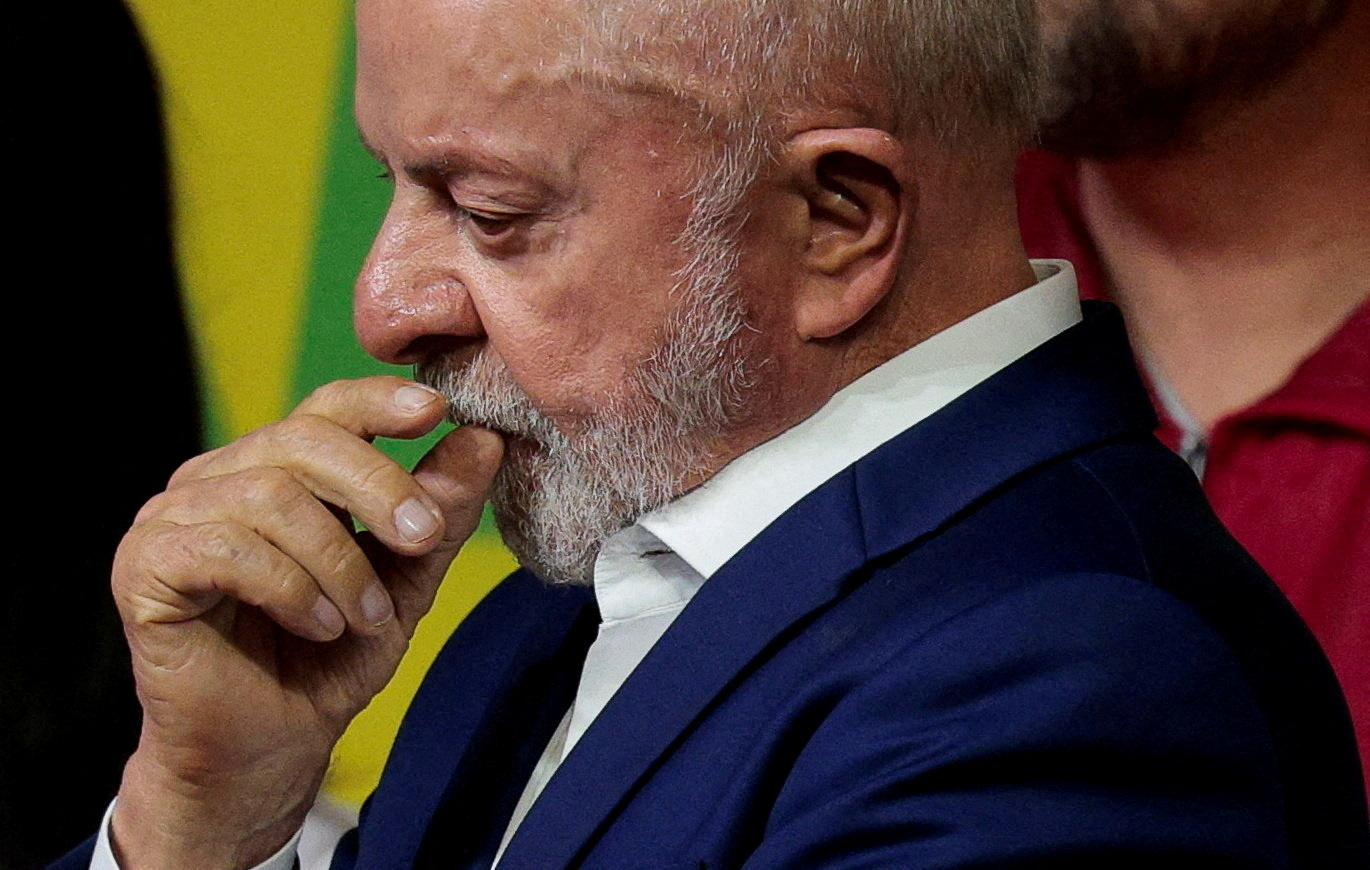 Por que o TSE mandou Lula, Janja e deputados retirarem do ar posts sobre Flávio
