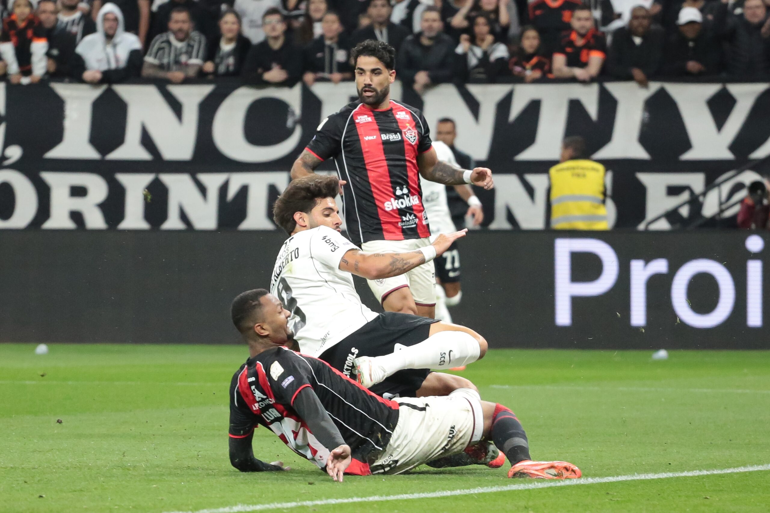 Corinthians x Vitória: assista aos melhores momentos do empate