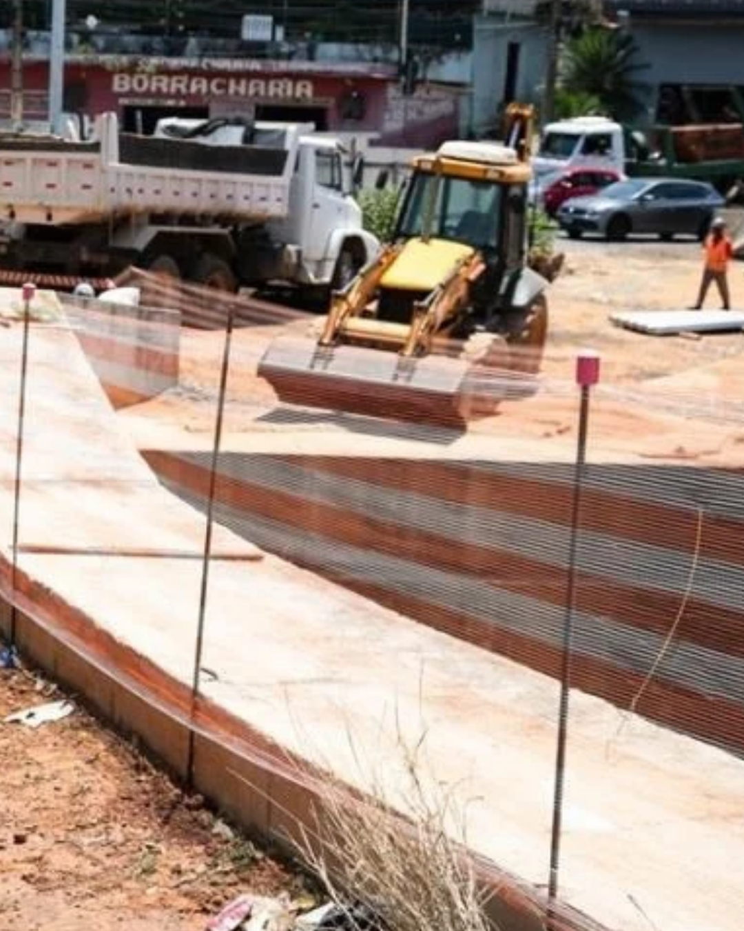 Obras de macrodrenagem na Praça das Águas, na Av. Cristiano Machado