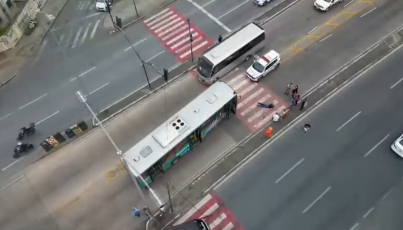 Homem é atropelado por ônibus na faixa de pedestres em BH